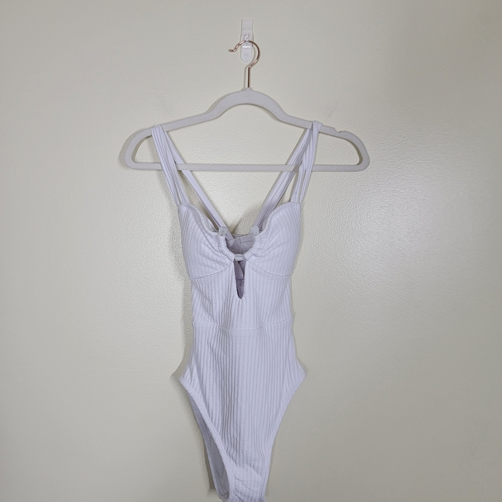 NWT Becca Swim Line In The Sand Ribbed One Piece White Size Medium - Picture 3 of 8